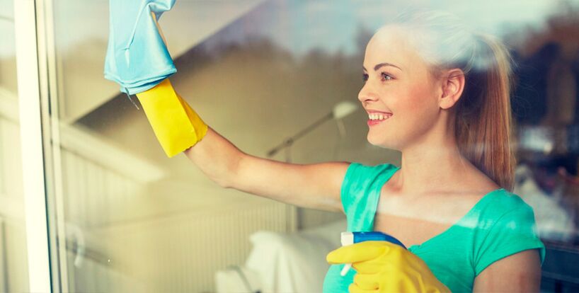 Pencereleri tozdan silmek