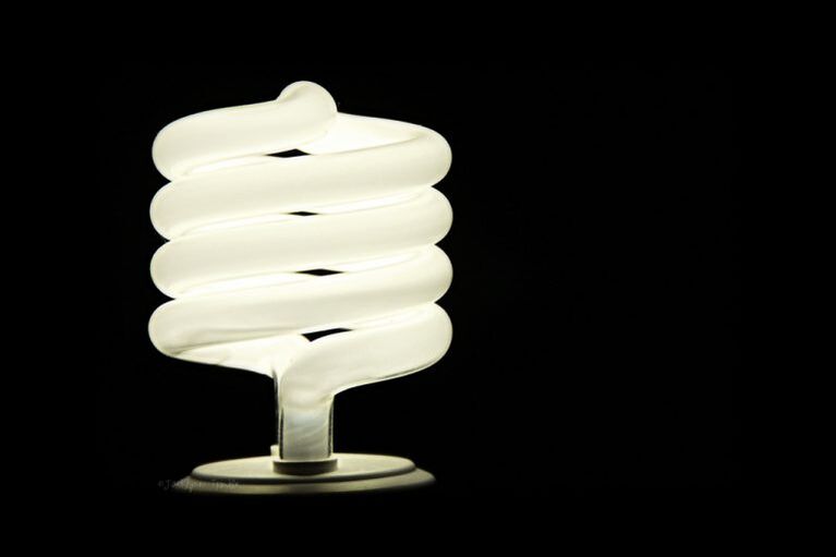 elektrik tasarrufu için enerji tasarruflu lamba